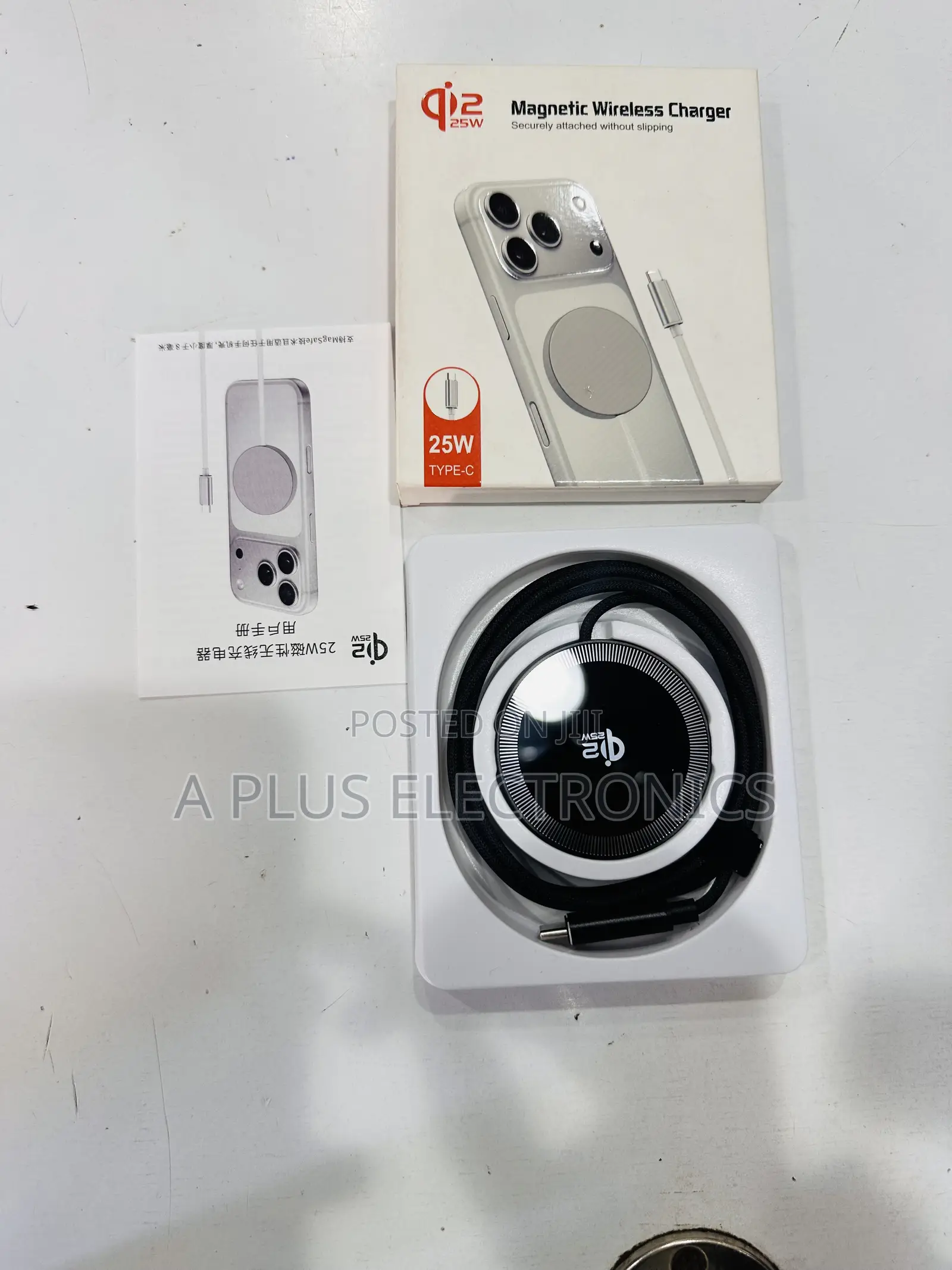 Q12 Wireless Phone Fast Charger Compact Portable Wireless Charger