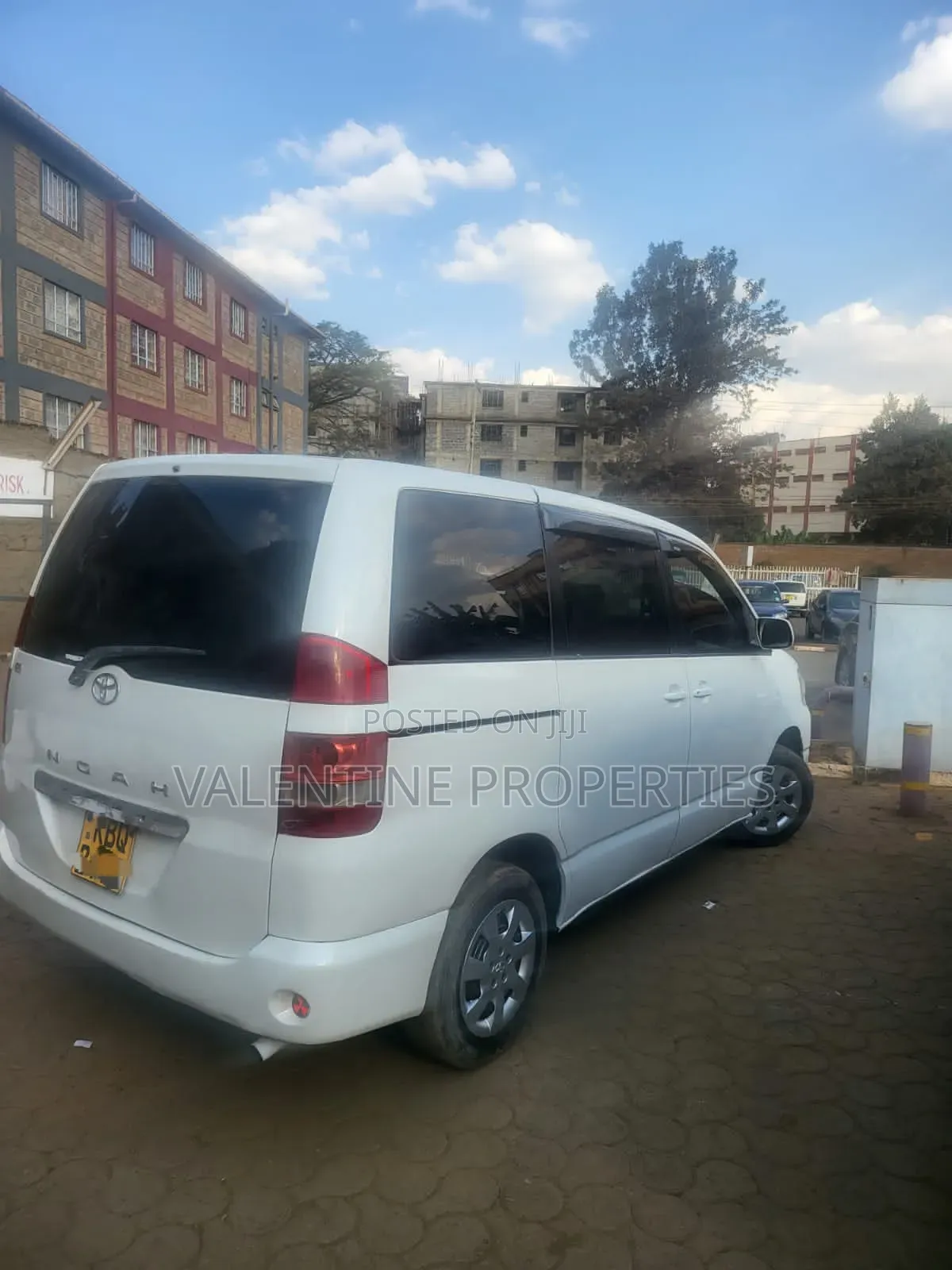Toyota Noah 2006 White