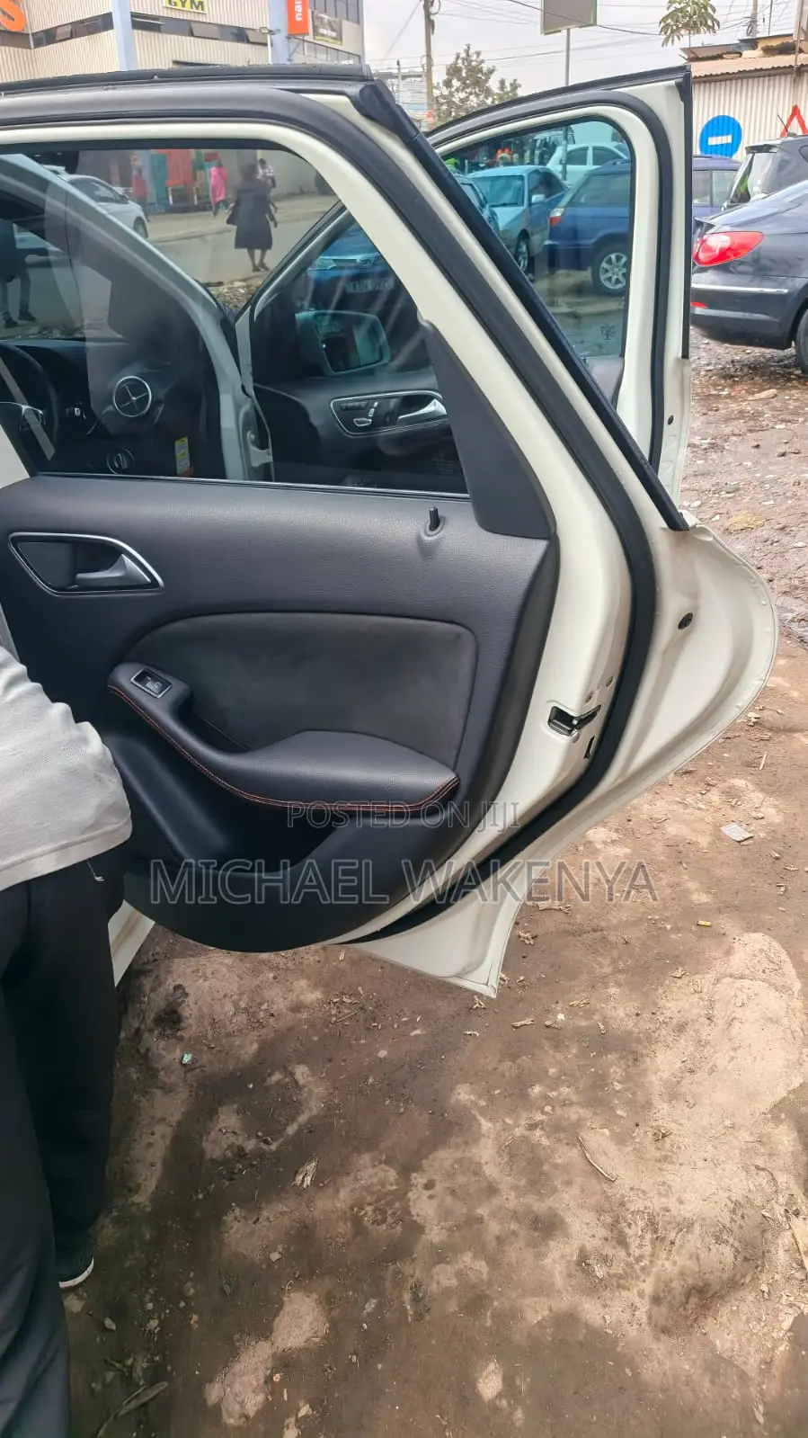 Mercedes-Benz B-Class B180 Petrol 2017 Pearl