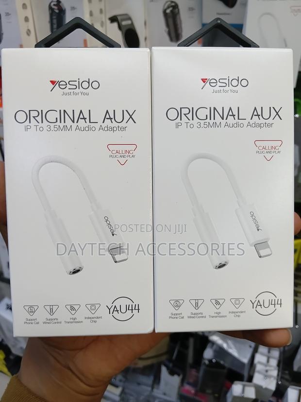 The Yesido YAU44 Lightning to 3.5mm Audio Adapter.