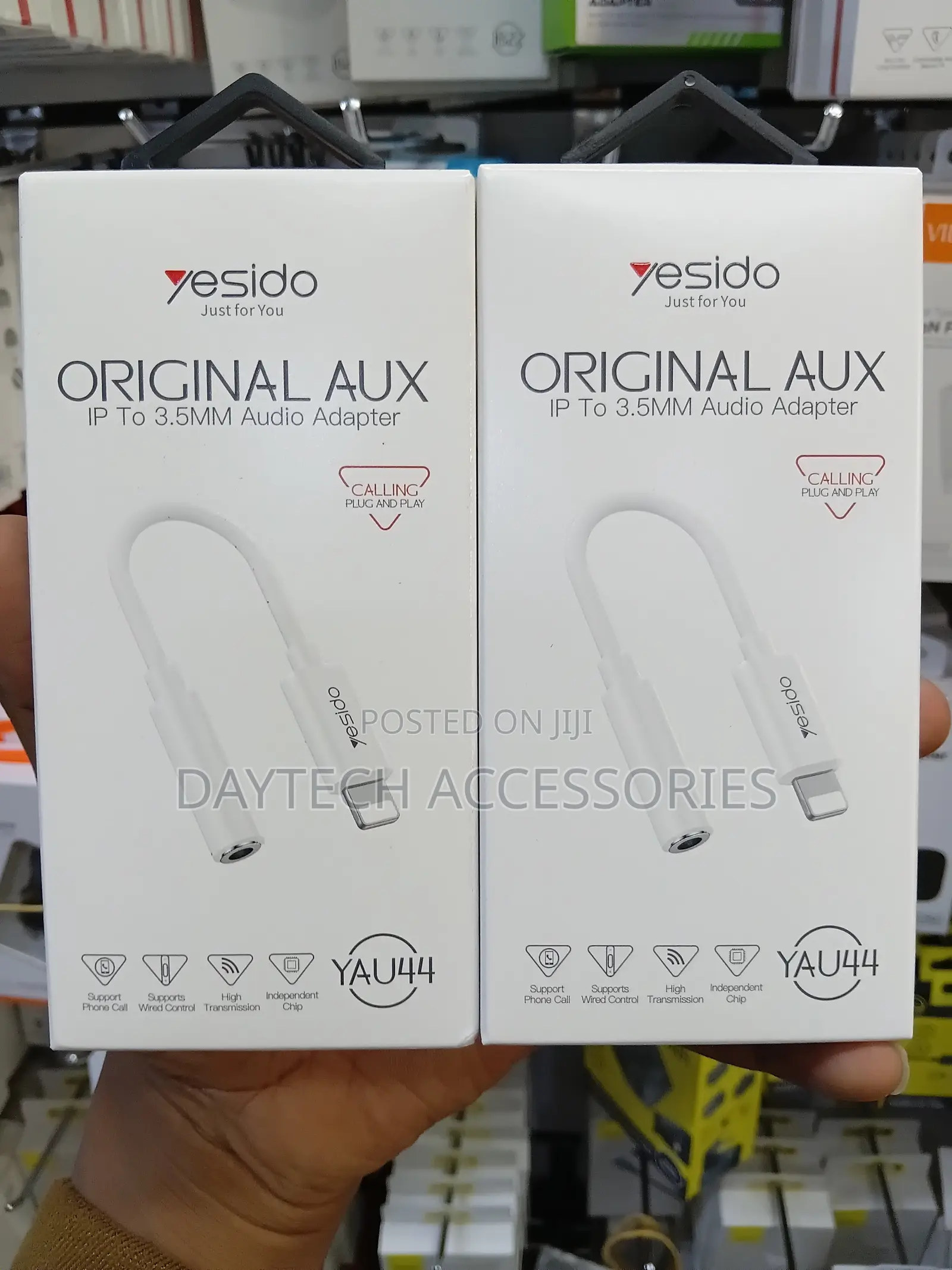 The Yesido YAU44 Lightning to 3.5mm Audio Adapter.