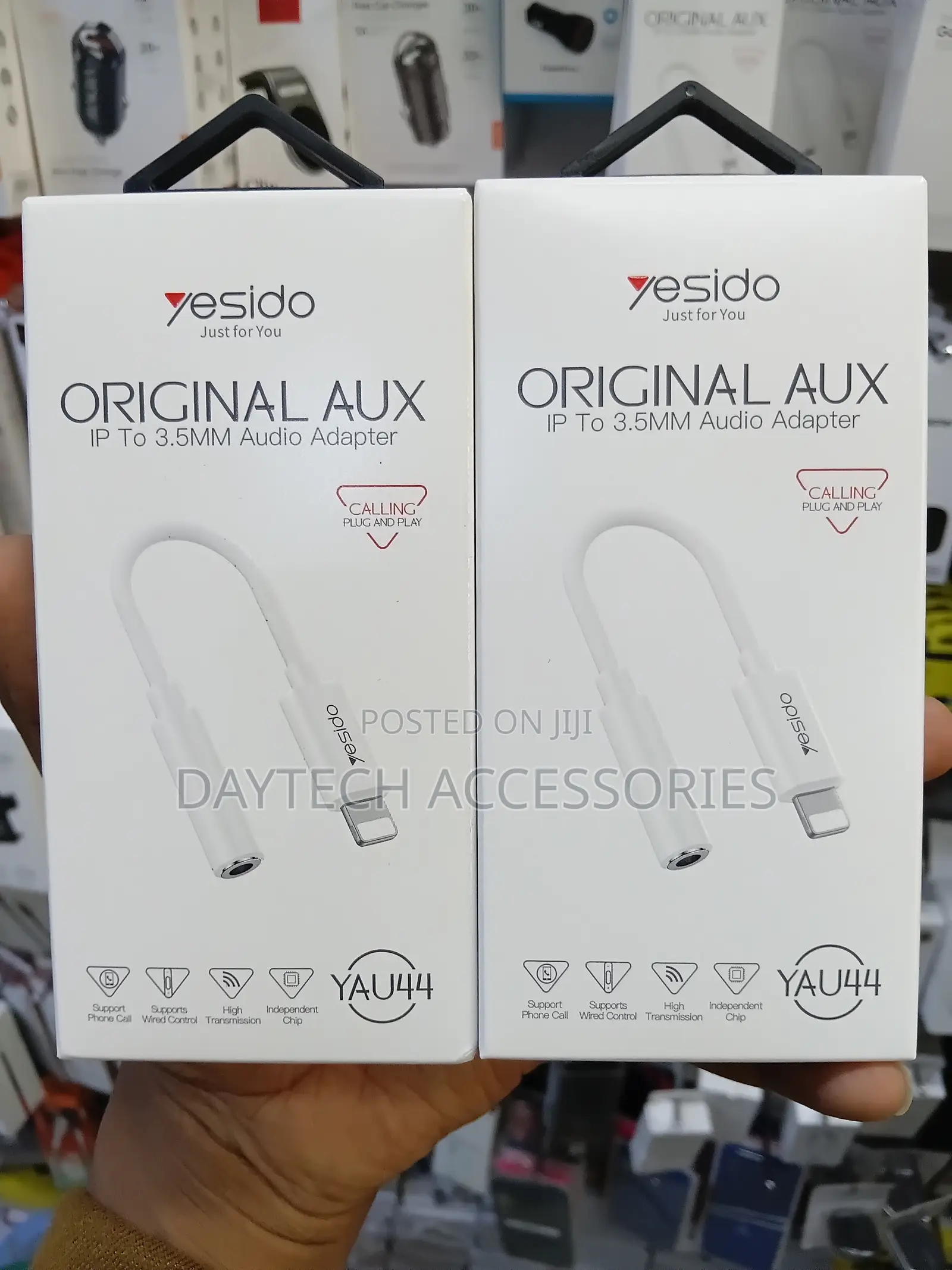 Yesido YAU44 Lightning to Aux Converter - White
