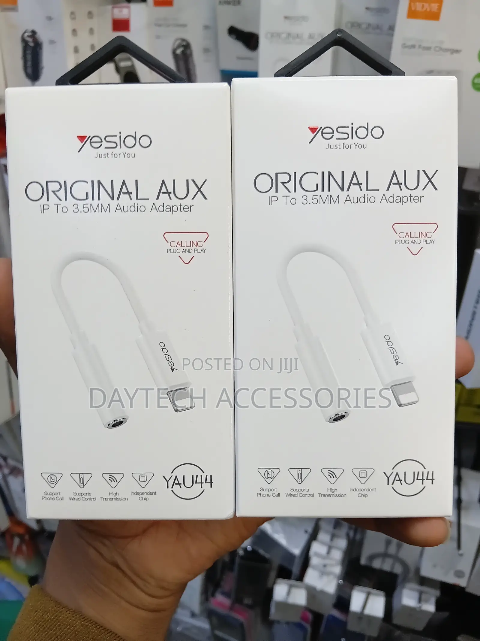 Yesido YAU44 Lightning to Aux Converter - White