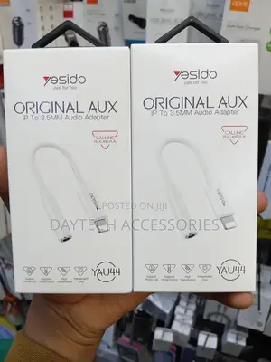 Yesido YAU44 Lightning to Aux Converter - White