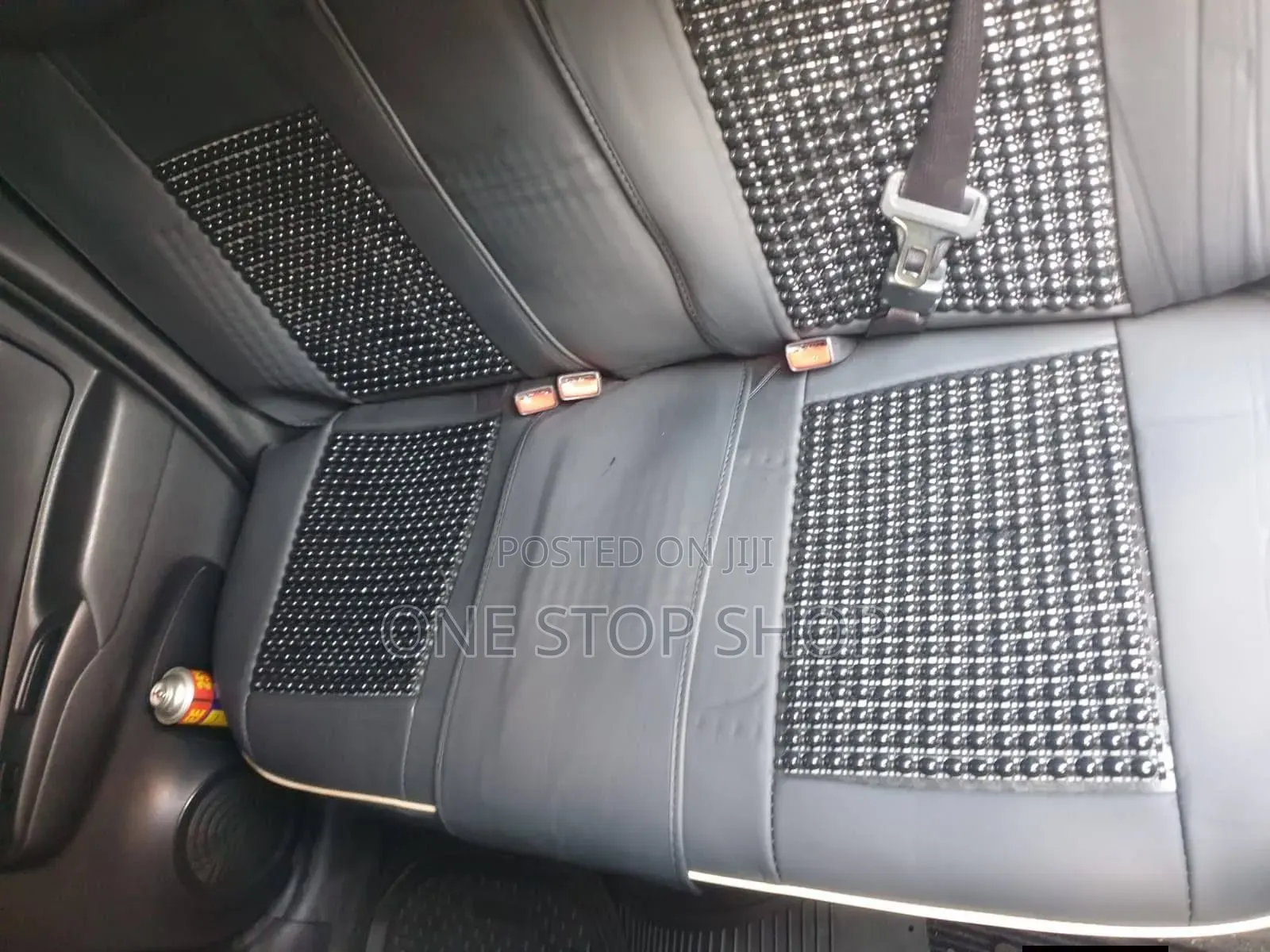 Black 5 Seatertop Cushion With Breathable Mesh and Beaded Centre Panrl