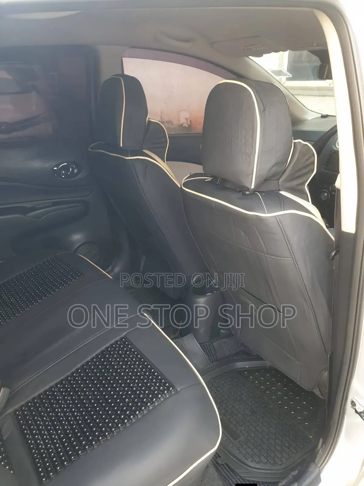 Black 5 Seatertop Cushion With Breathable Mesh and Beaded Centre Panrl