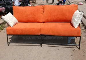 2-Seater Woven Metal Sofa With Cushion for Comfort and Relaxation.