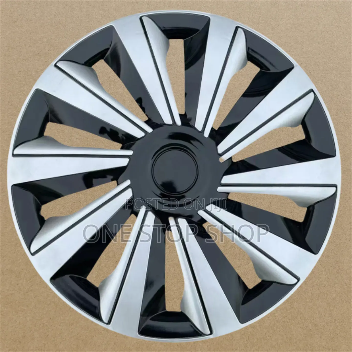 15" Wheel Caps With Alternating Silver Finish Blades