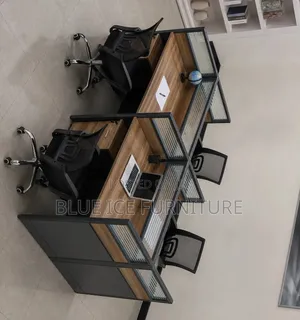 Modern Cluster Workstation Desk With Partitions