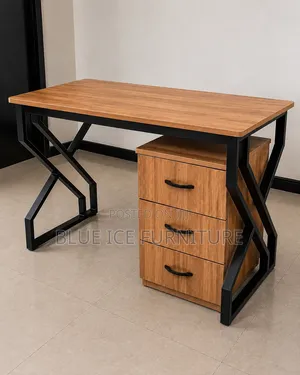Modern Office Desk With 3 Drawer Pedestal