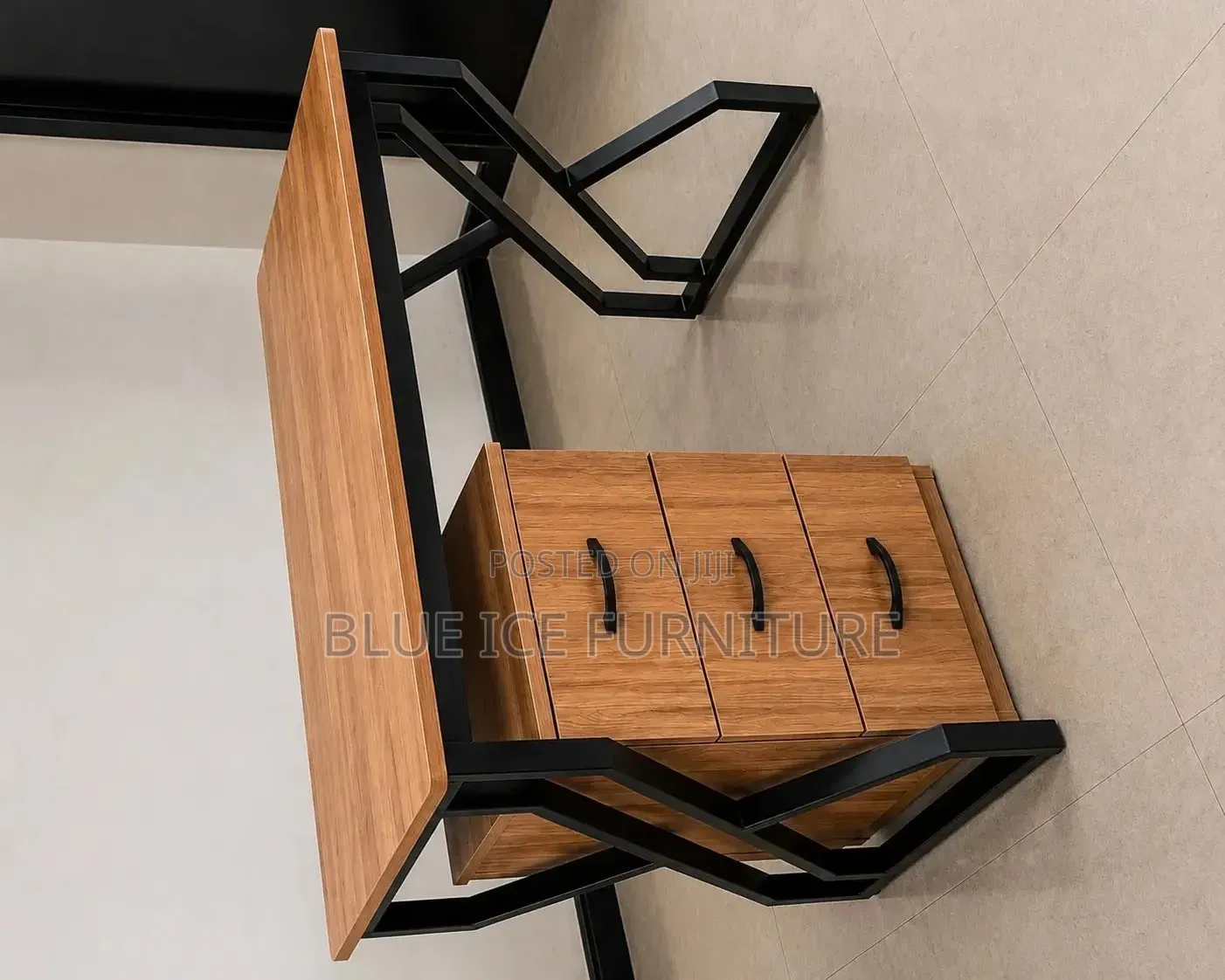 Modern Office Desk With 3 Drawer Pedestal