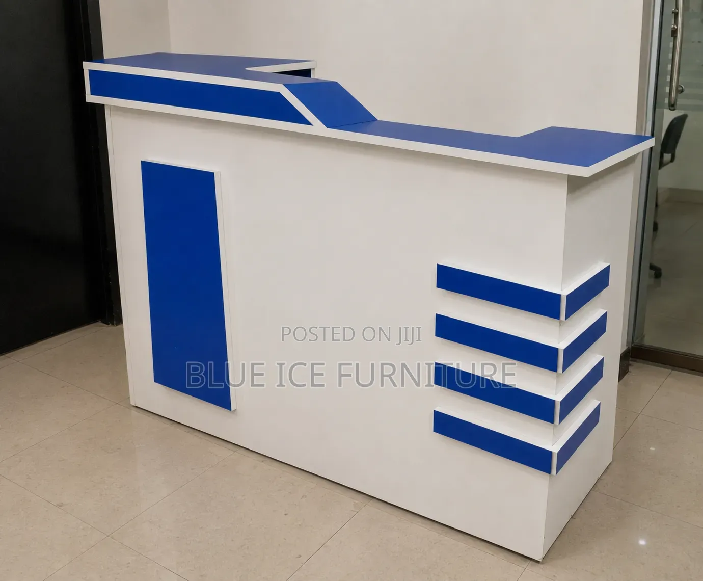 Stylish Office Reception Counter With Drawers