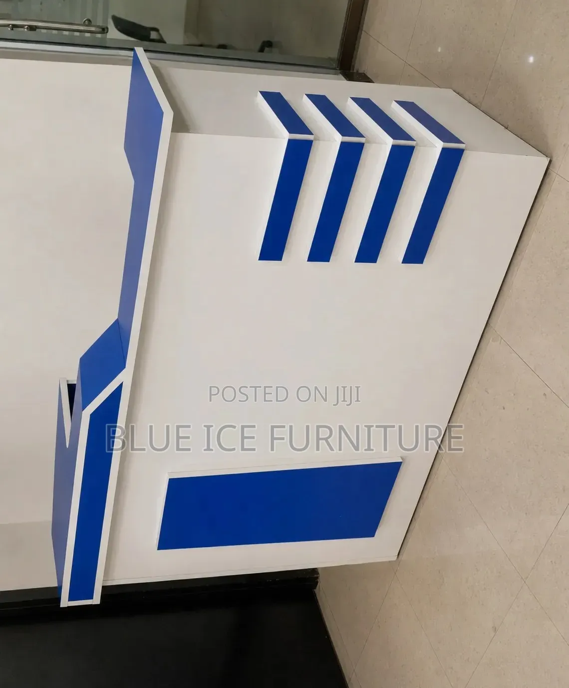 Stylish Office Reception Counter With Drawers
