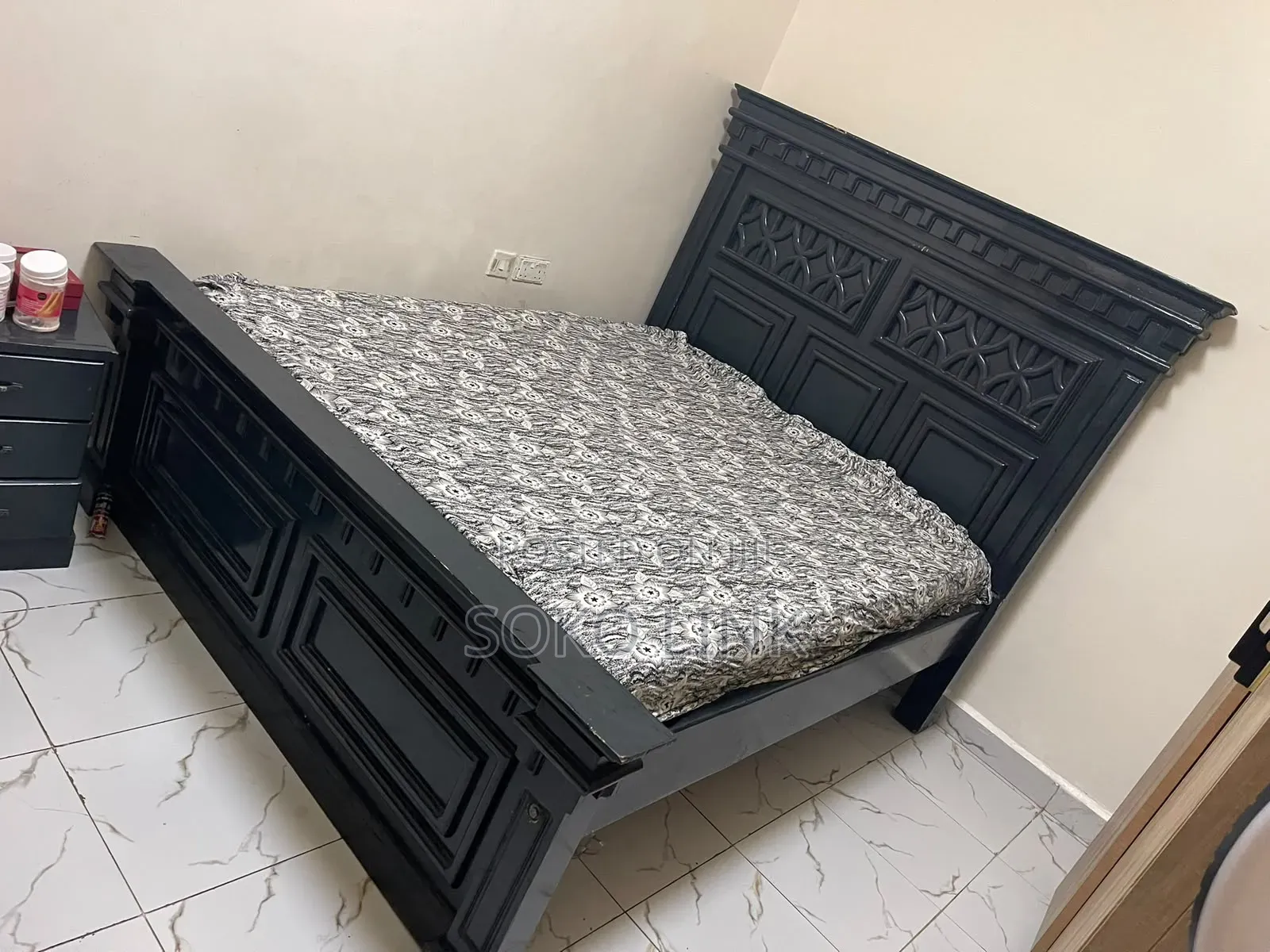5 by 6 Mahogany Bed With Mattress