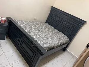 5 by 6 Mahogany Bed With Mattress