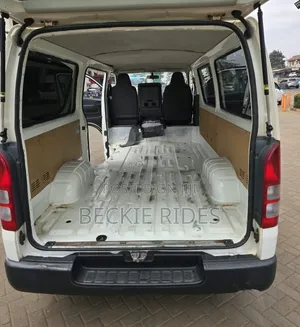 Toyota HiAce 2016