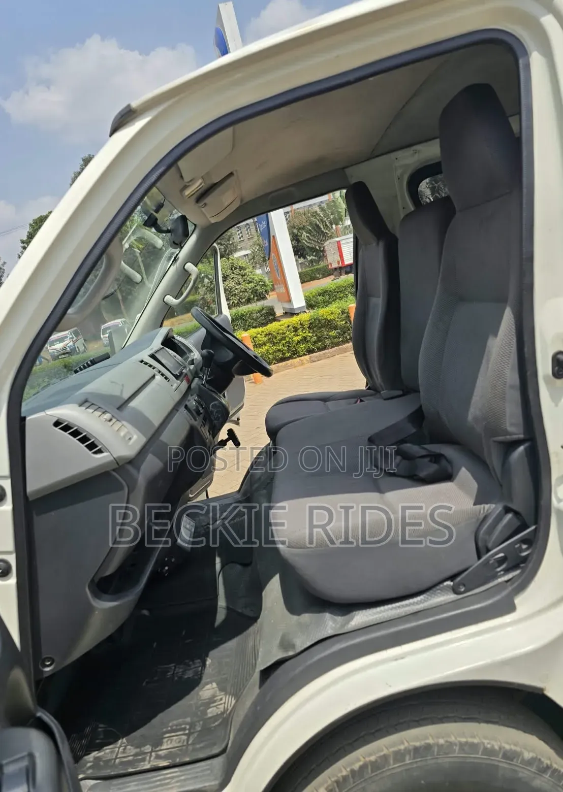 Toyota HiAce 2016