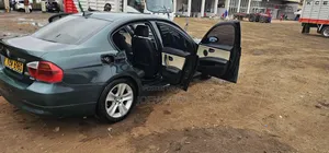 BMW 320i 2006 Green
