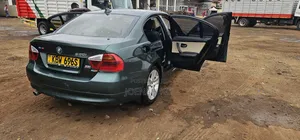 BMW 320i 2006 Green