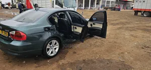 BMW 320i 2006 Green