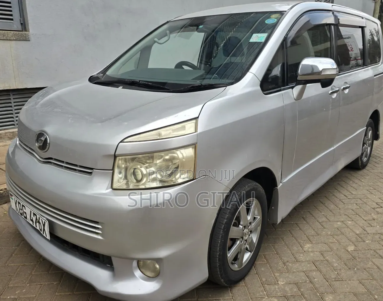 Toyota Voxy 2010 Silver