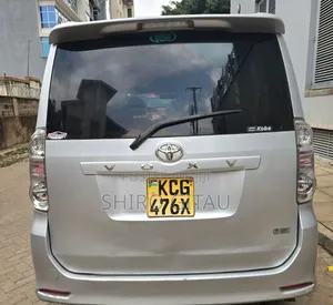 Toyota Voxy 2010 Silver