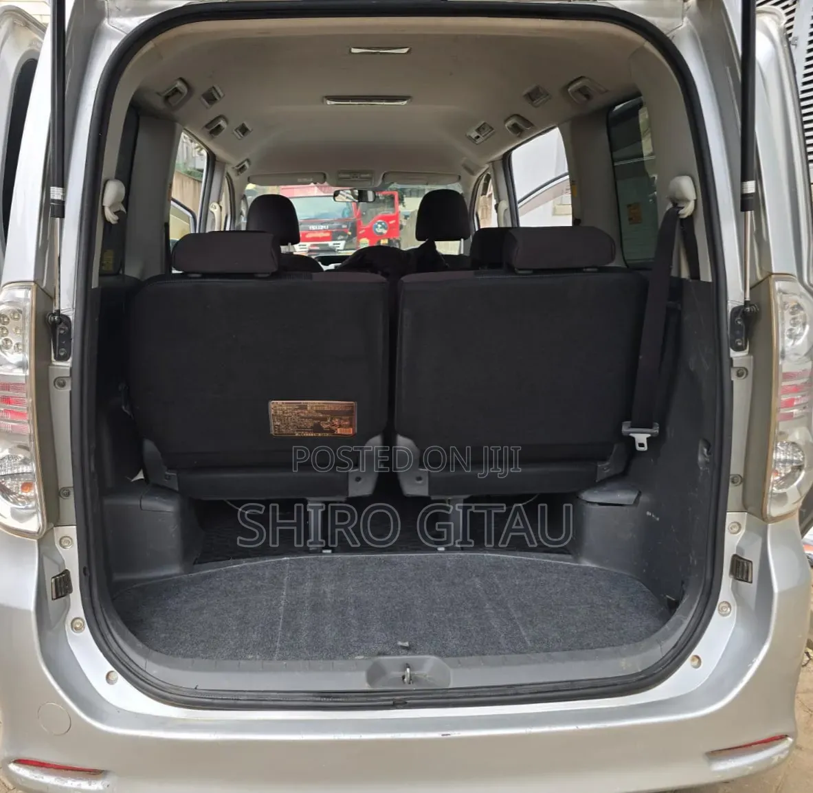 Toyota Voxy 2010 Silver