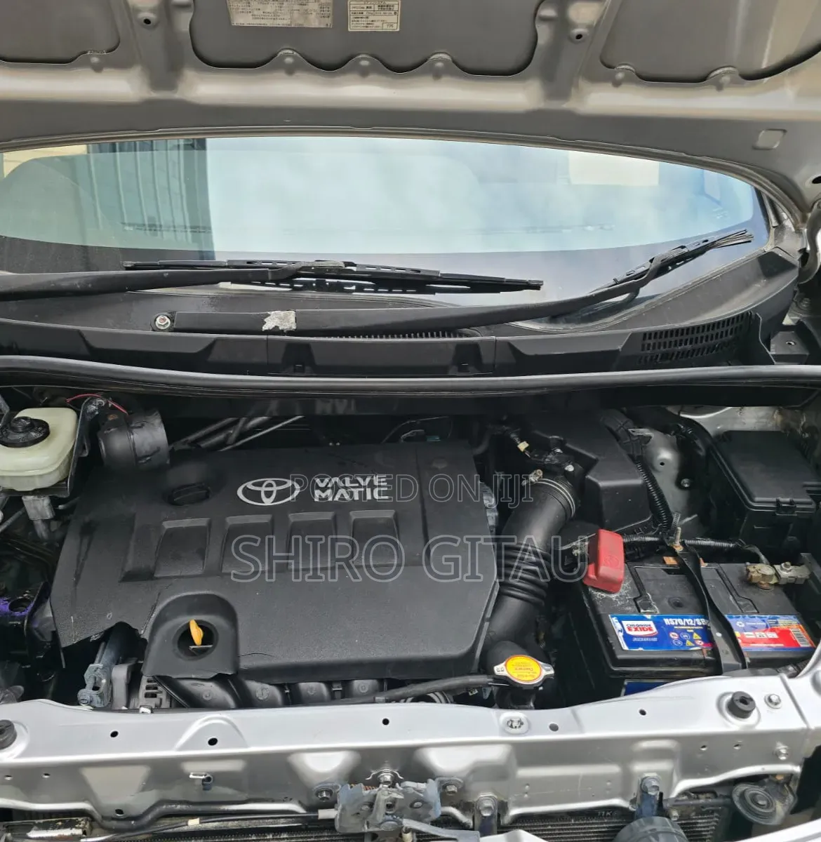 Toyota Voxy 2010 Silver