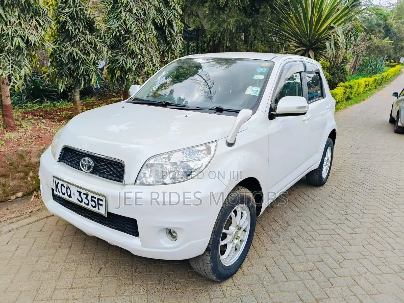 Toyota Rush 2011 White