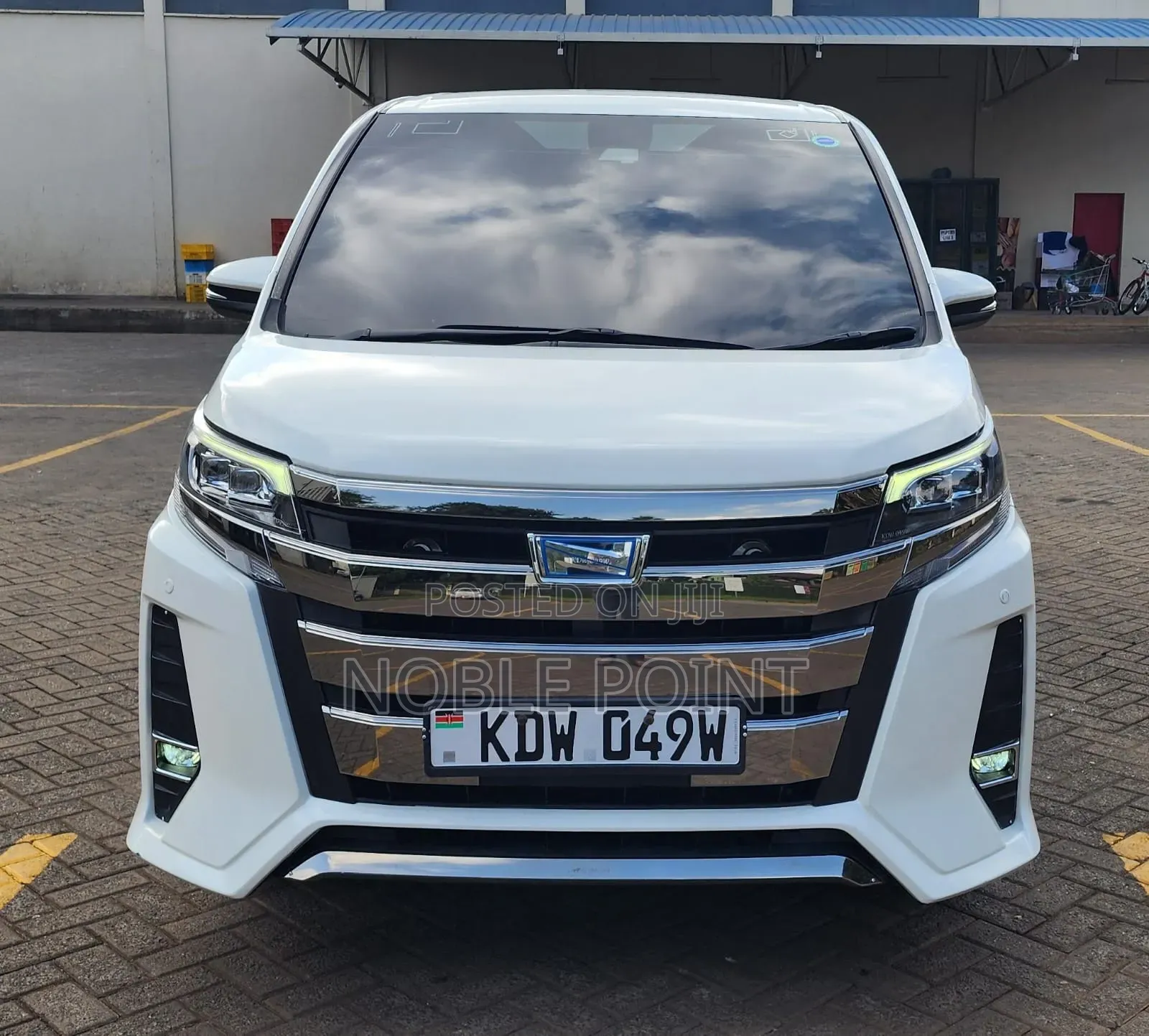 Toyota Noah 2018 White