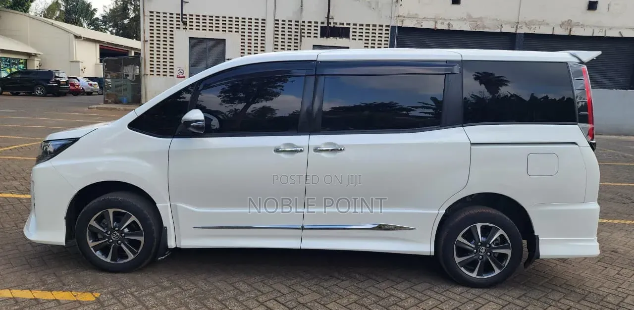 Toyota Noah 2018 White