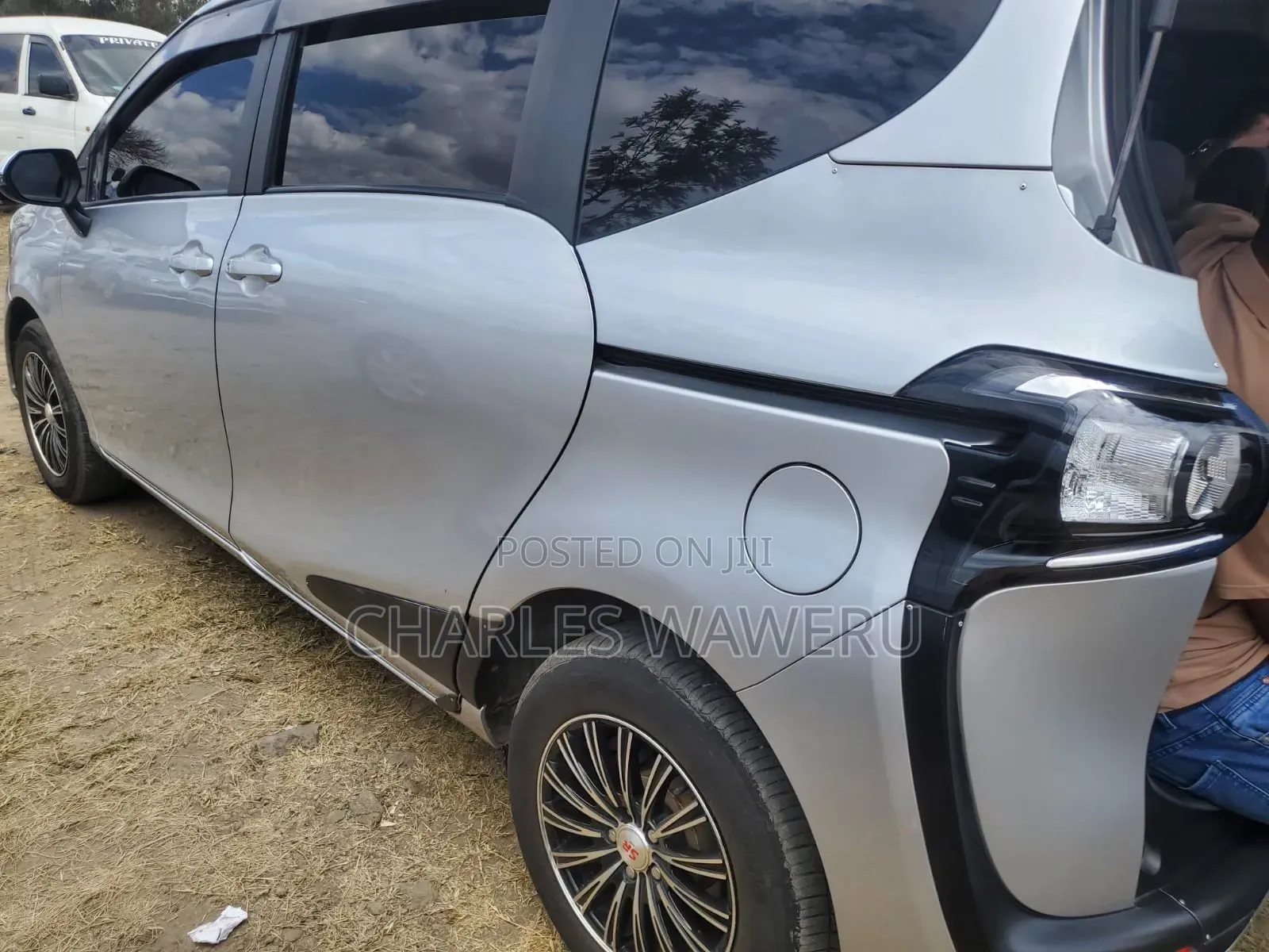 Toyota Sienta 2020 Silver