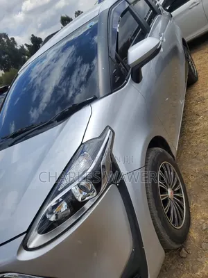 Toyota Sienta 2020 Silver
