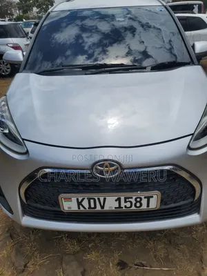 Toyota Sienta 2020 Silver