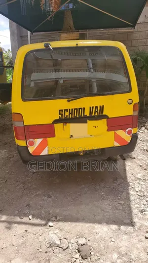 Toyota HiAce 1998 Yellow