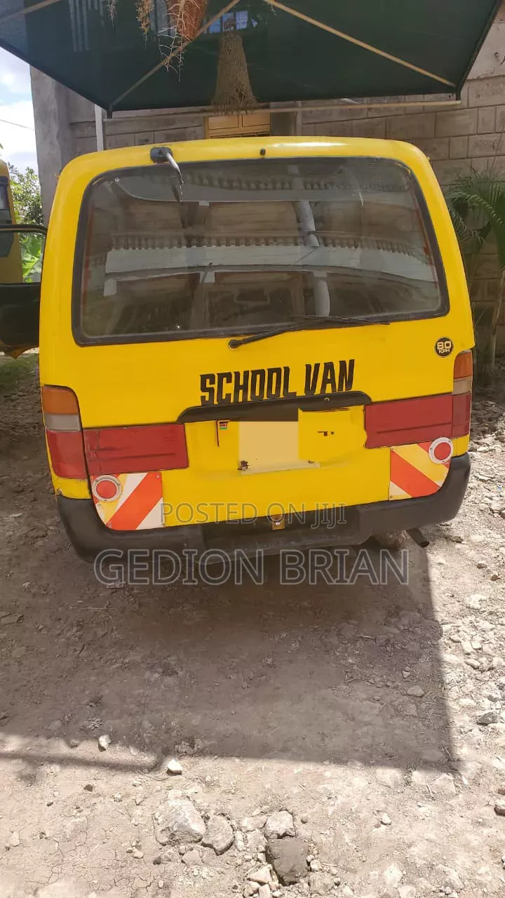 Toyota HiAce 1998 Yellow