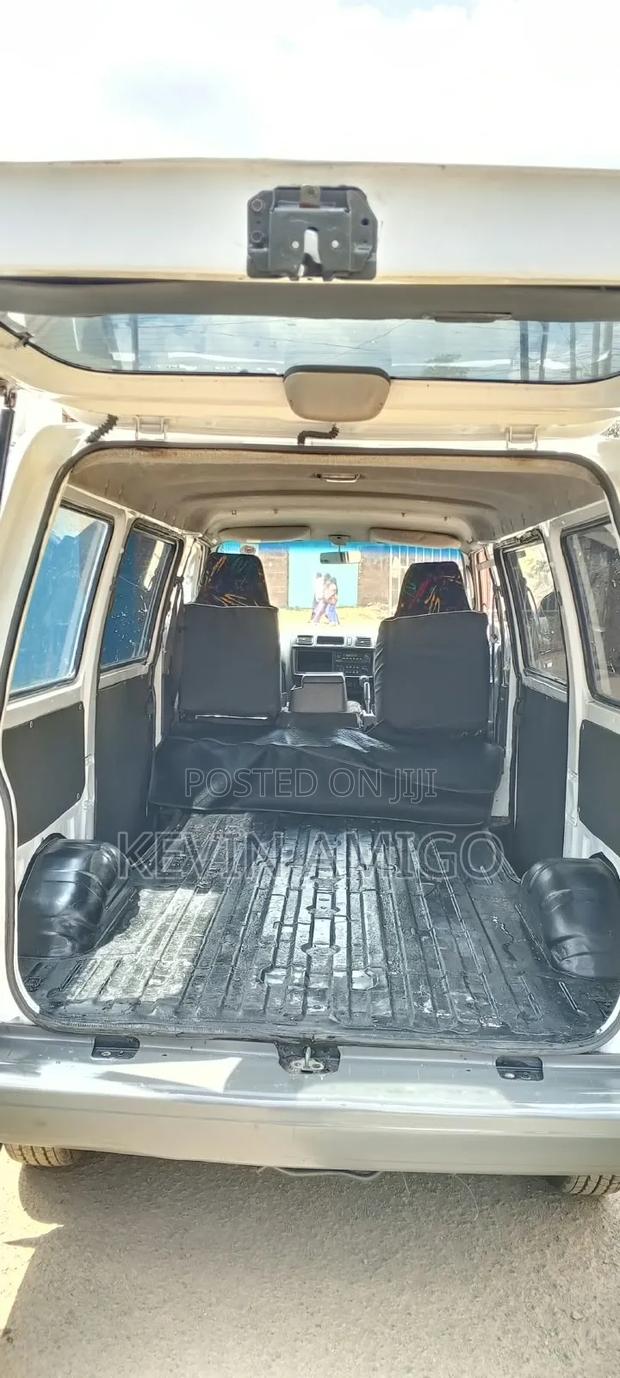 Mazda Bongo 2011 White - thumbnail 7