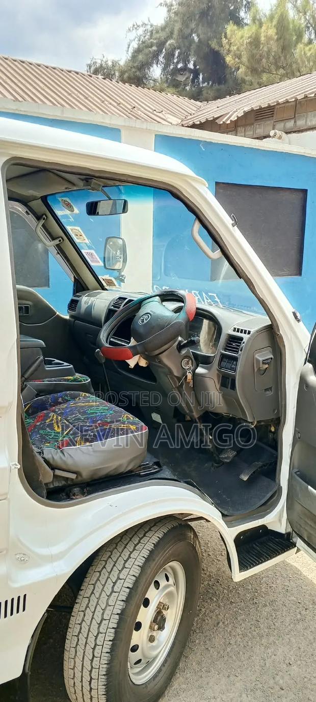 Mazda Bongo 2011 White - thumbnail 19