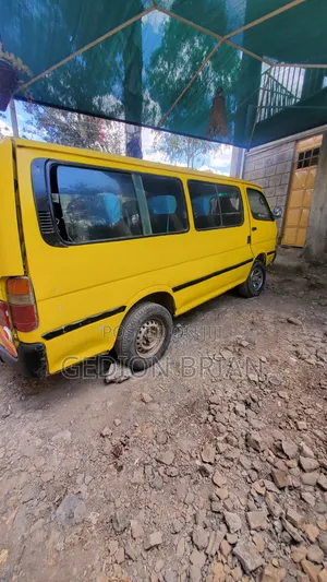 Toyota HiAce 1998 Yellow