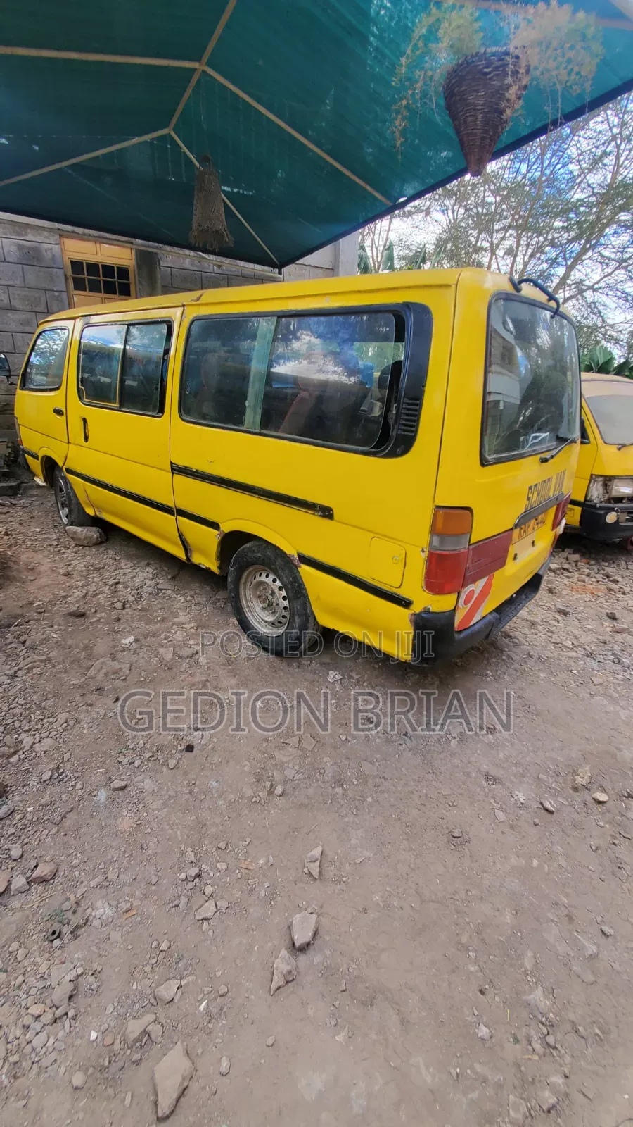 Toyota HiAce 1998 Yellow