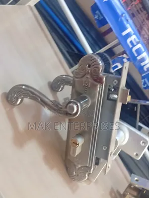 Door Lock-Moment