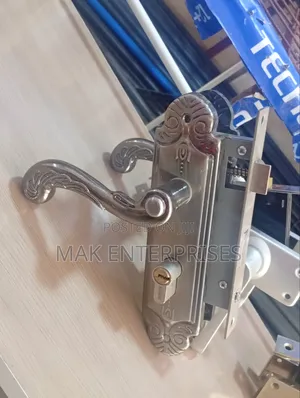 Door Lock-Moment