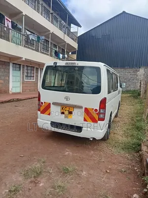 Toyota HiAce 2010 White