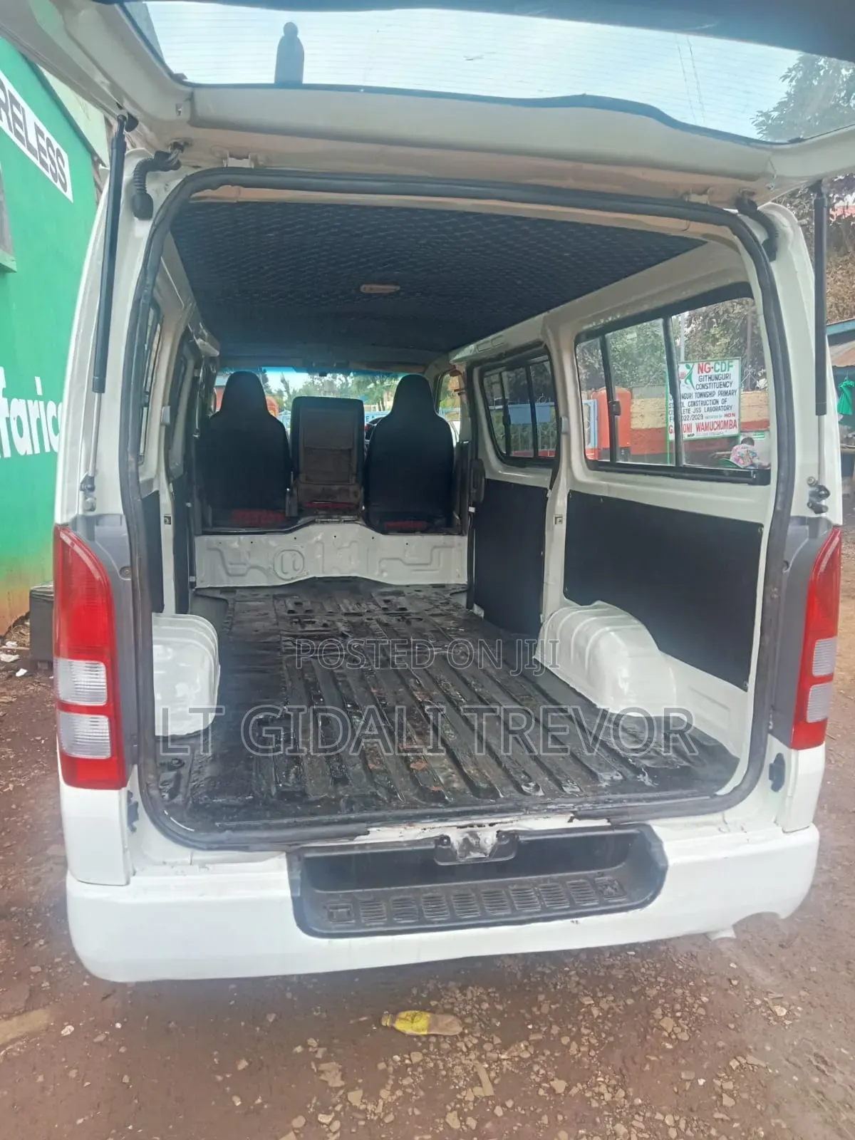 Toyota HiAce 2010 White