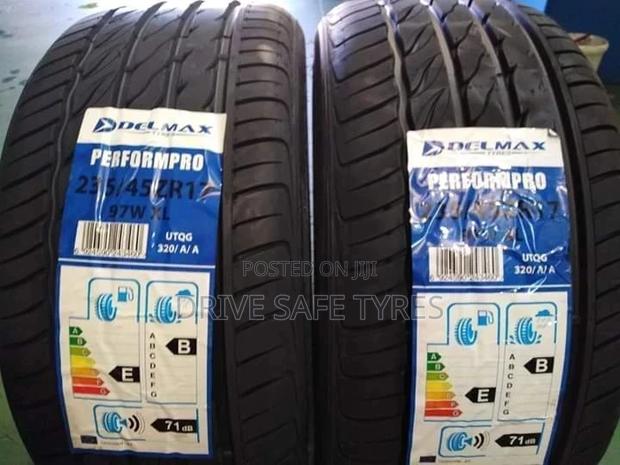235/45 R17 Delmax Tyre
