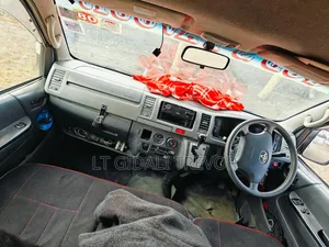 Toyota HiAce 2010 White