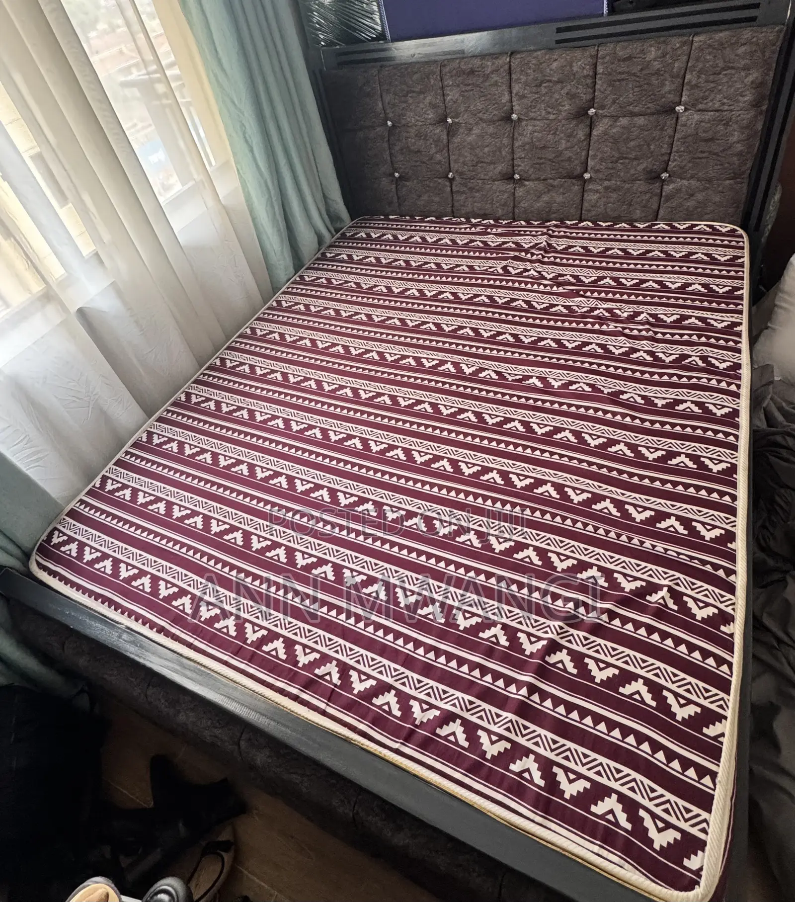 5×6 Upholstered Bed With Mattress – Excellent Condition