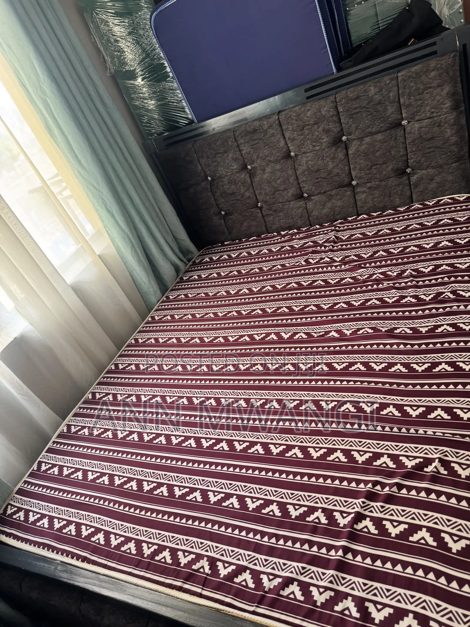 5×6 Upholstered Bed With Mattress – Excellent Condition