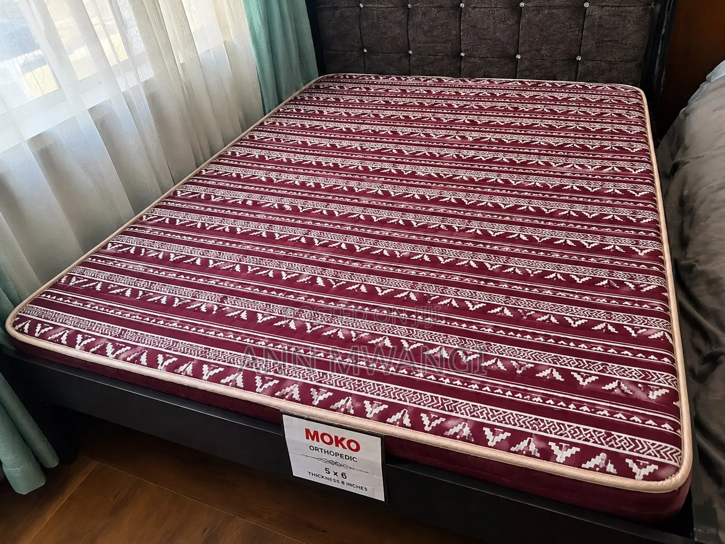 5×6 Upholstered Bed With Mattress – Excellent Condition