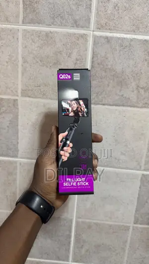 Q02s Fill Light Selfie / Vlog Stick With Stand